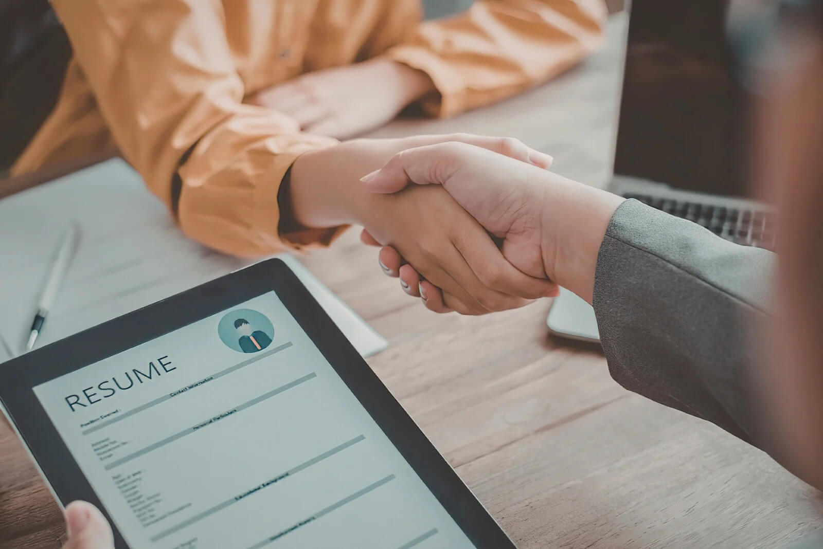 How to Negotiate Salary & Benefits Successfully